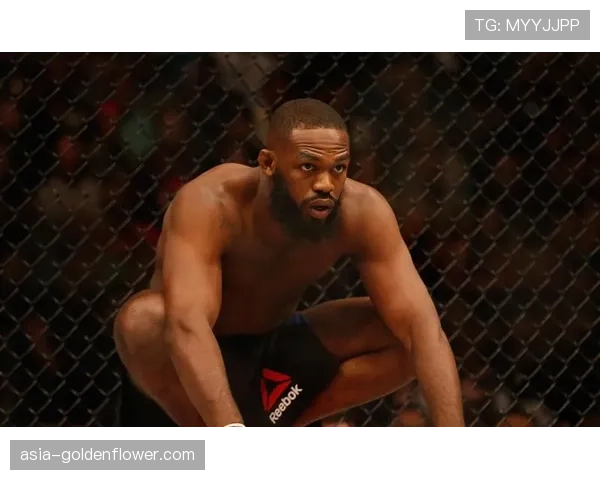 “骨头”琼斯确认膝伤恢复良好，目标锁定2026年末与帕夫洛维奇的重赛